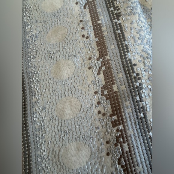 Kim Seybert pillow cover.  Linen blend. 25” square - Picture 4 of 10